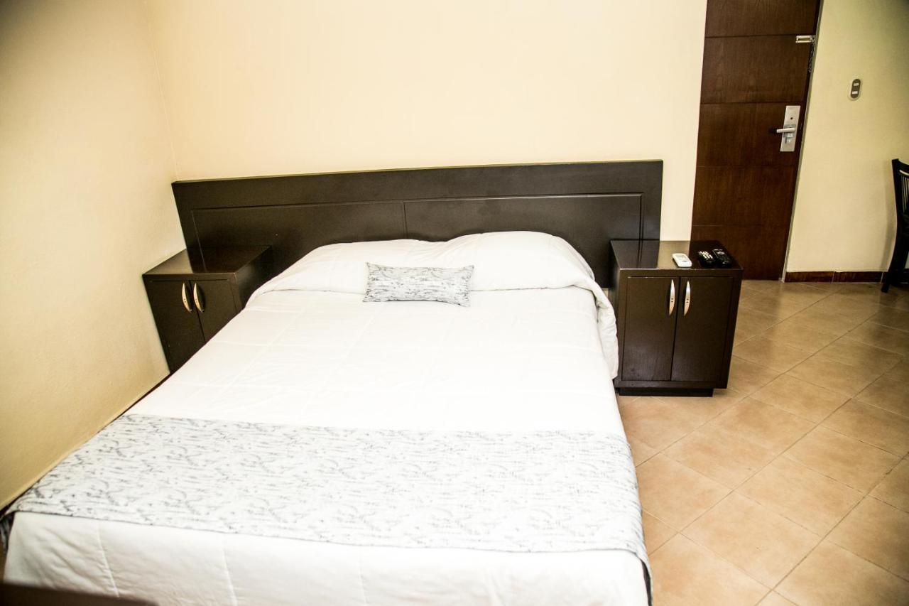 Booking Dioh Monterrey Eksteriør billede