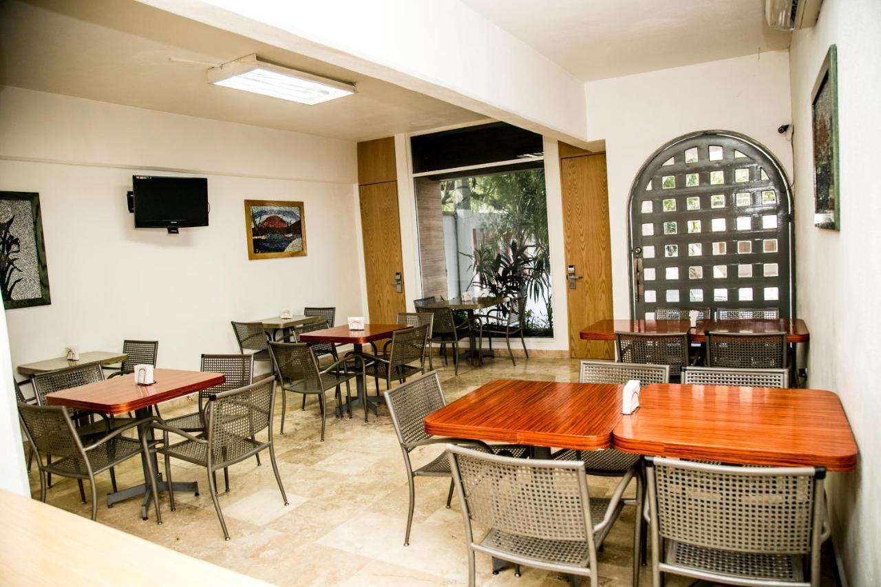 Booking Dioh Monterrey Eksteriør billede