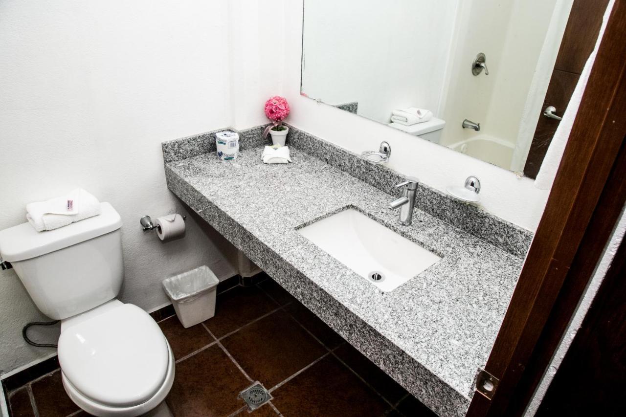 Booking Dioh Monterrey Eksteriør billede