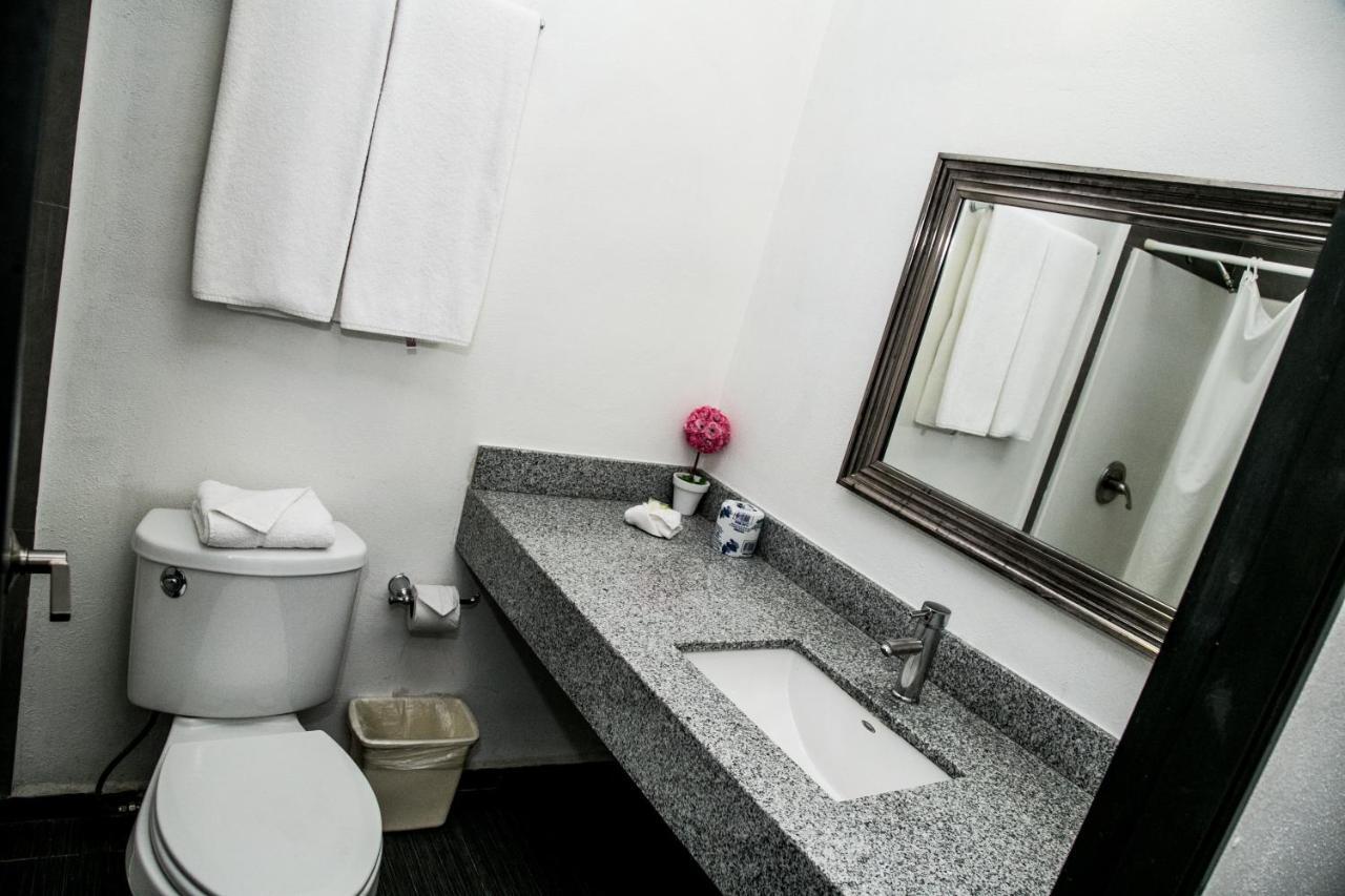 Booking Dioh Monterrey Eksteriør billede
