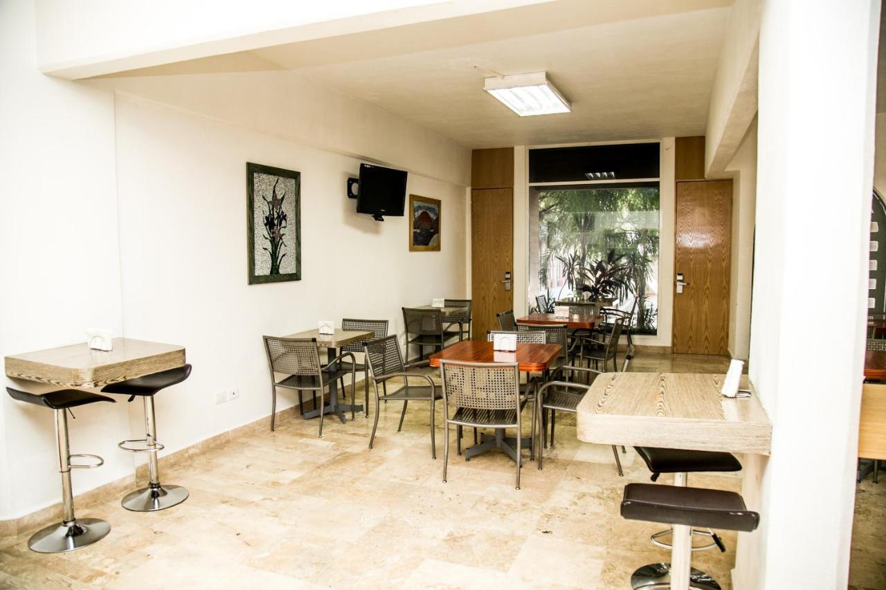 Booking Dioh Monterrey Eksteriør billede