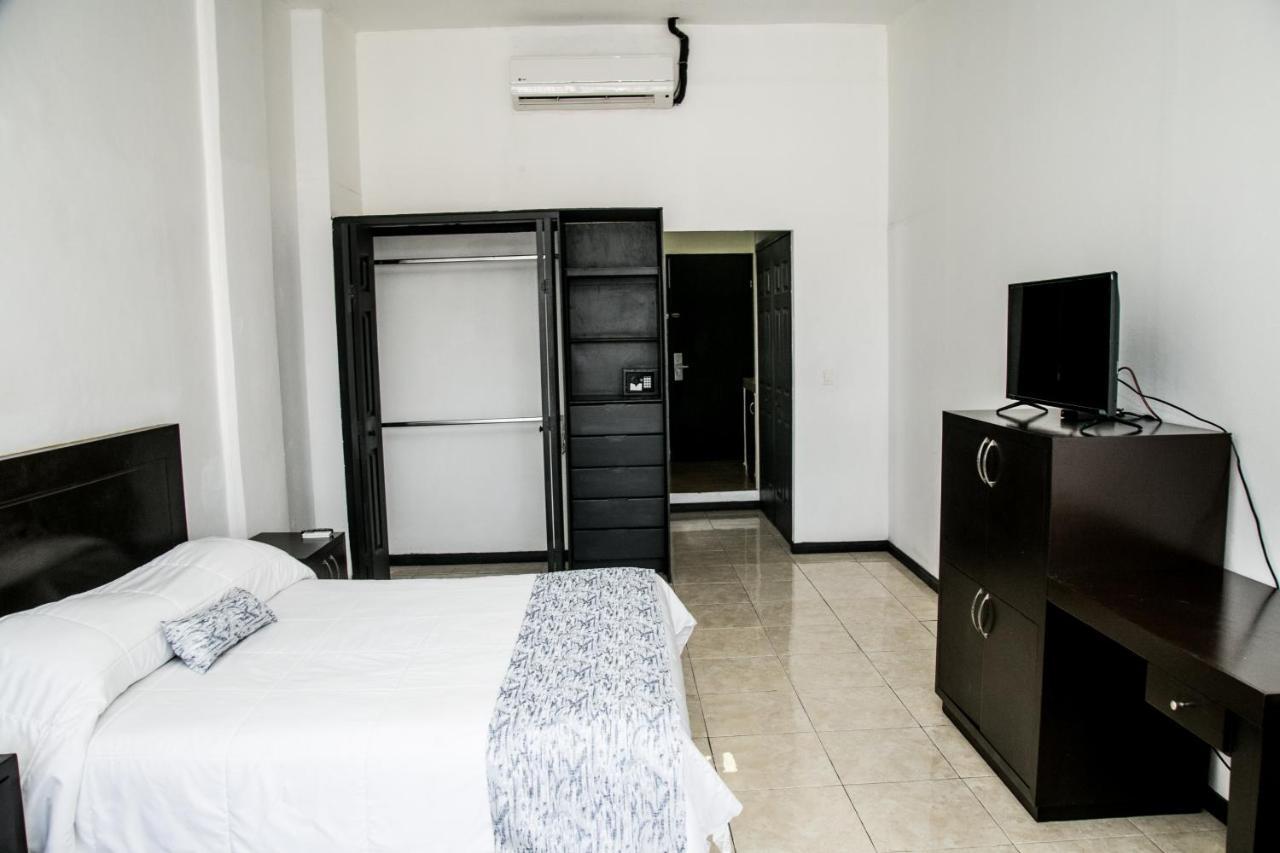 Booking Dioh Monterrey Eksteriør billede